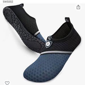 Never worn water shoes/aqua socks. Quick drying for beach/river excursions!